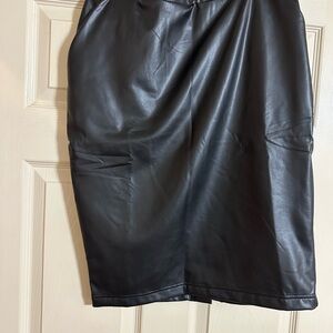 Elegant Black Pencil Skirt
